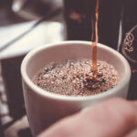 Kávovar vie predsa používať každý – alebo nie? Čo náš najobľúbenejší spotrebič ničí